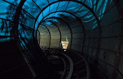 Achterbahn Spreeblitz verwilderter Tunnel