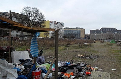 Müllansammlung an der Schlesischen Straße in Kreuzkölln.